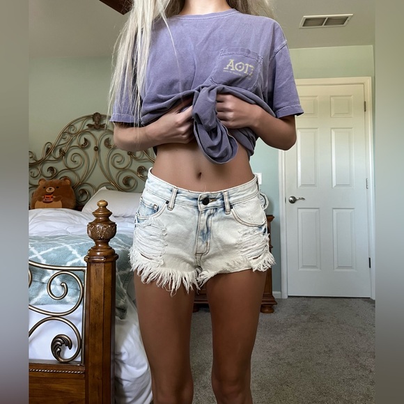 Forever 21 Light-Washed Ripped Jean Shorts Size XS - Picture 10 of 12